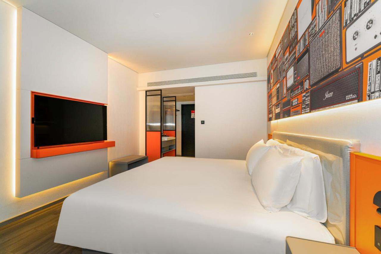 Ibis Styles Hotel - 260M From Guangji Street Subway Station Сиань Экстерьер фото